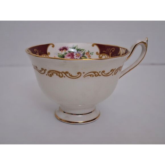 Vintage Royal Albert Canterbury Bone China Made in England Pattern Teacup - Picture 5 of 10